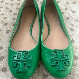 Tory Burch Kelly Green Flats size 8.5